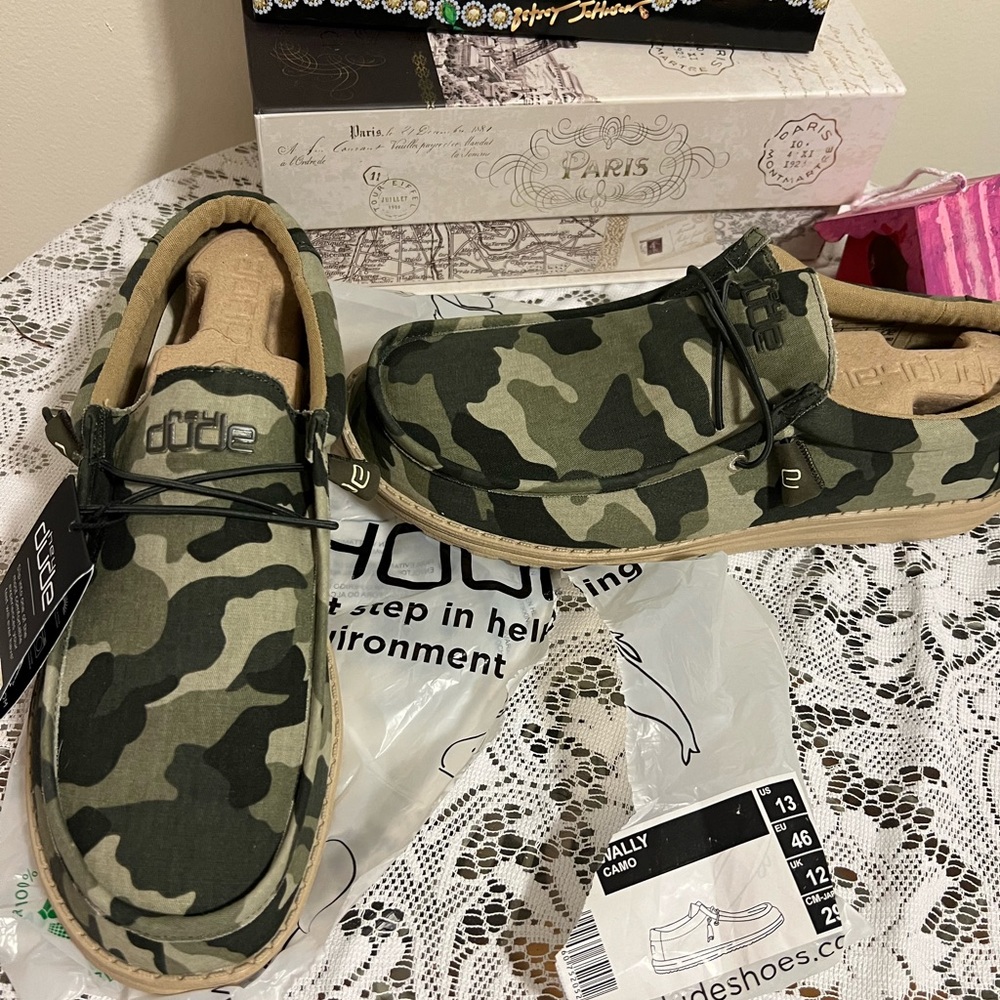 HEY DUDE Mens Camo Shoe. NEW NWT Size 13